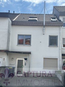 Zweifamilienhaus Charmante Eigentumswohnung mit Terrasse und separatem Garagengrundst�ck in Homburg