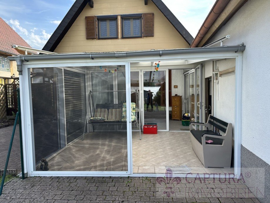R�ckansicht mit Wintergarten Einfamilienhaus Mandelbachtal