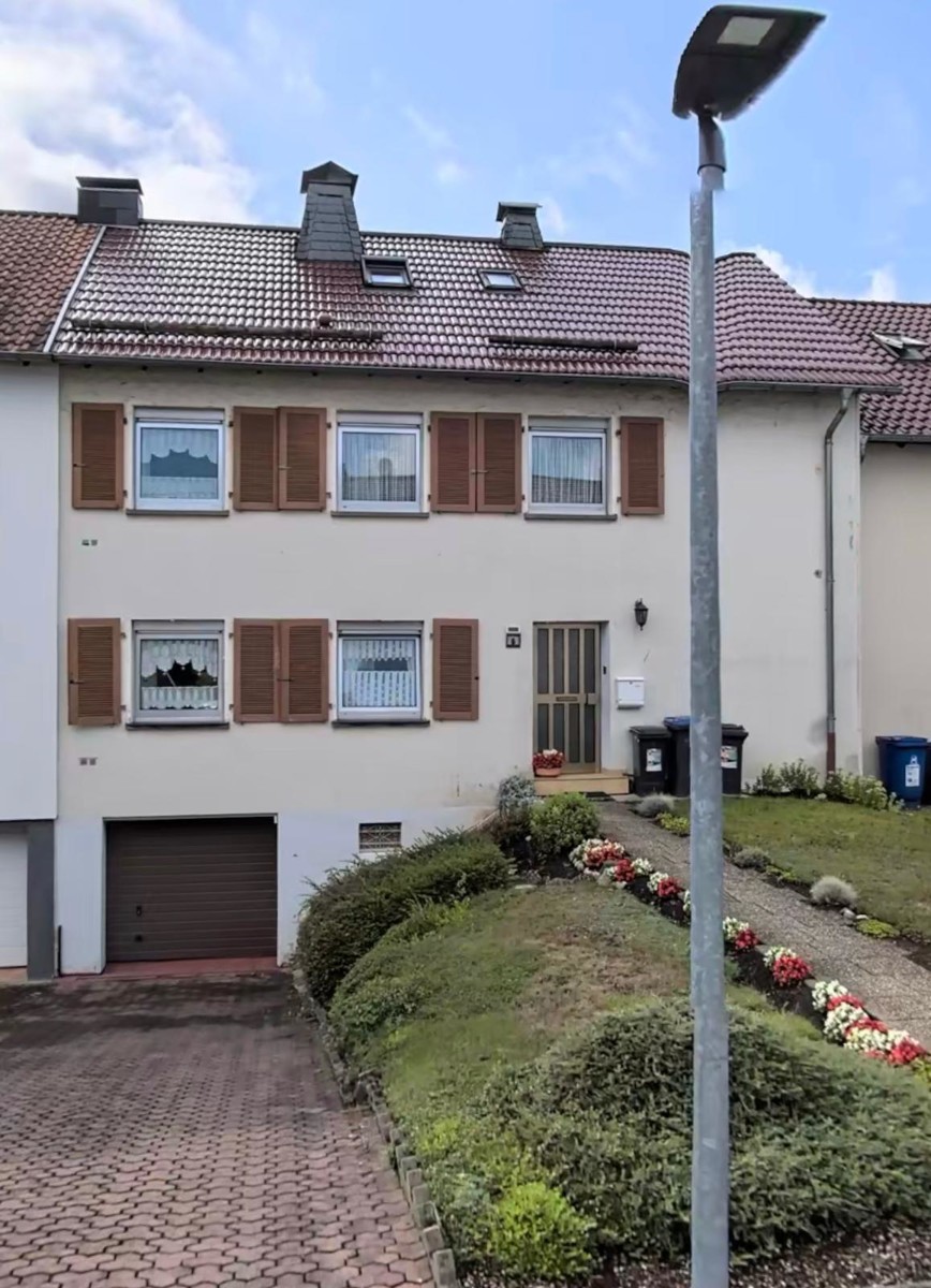 Frontansicht Zweifamilienhaus Neunkirchen