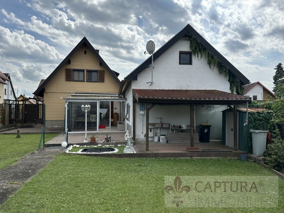 Der gro�z�gige Gartenbereich Einfamilienhaus Mandelbachtal