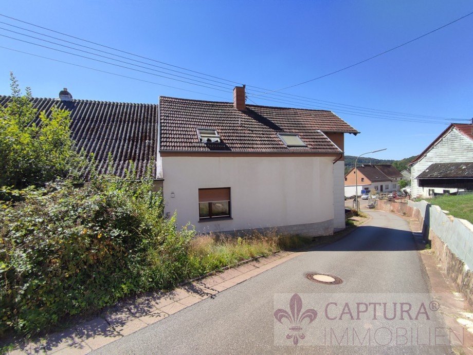 R�ckansicht mit Stra�e Doppelhaush�lfte Eppelborn / Dirmingen