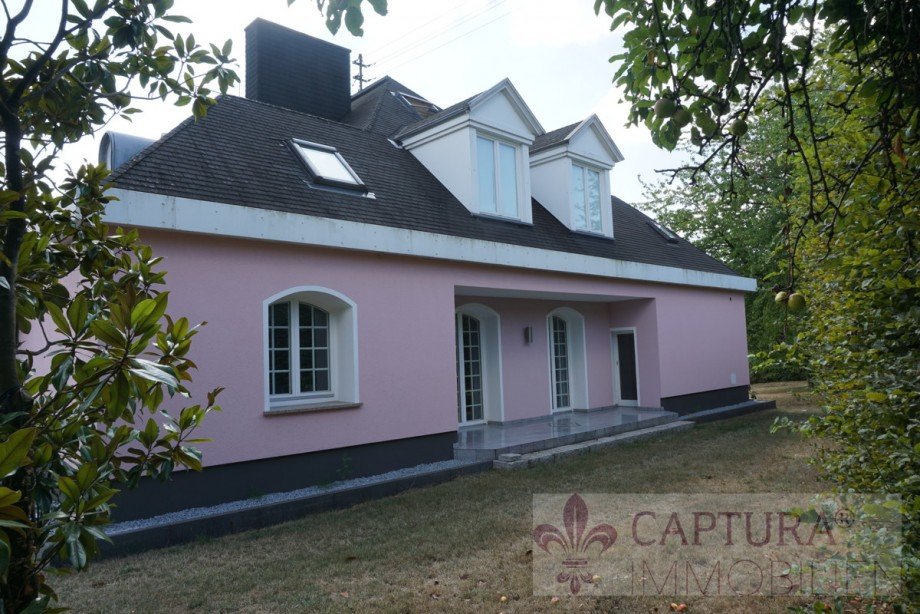 Seitenansicht Villa Wallerfangen / Oberlimberg