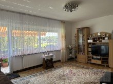 Wohnzimmer mit Zugang zum Balkon Attraktive Rendite!  Gepflegtes Wohn- und Gesch�ftshaus in zentraler Lage von Rehlingen-Siersburg!