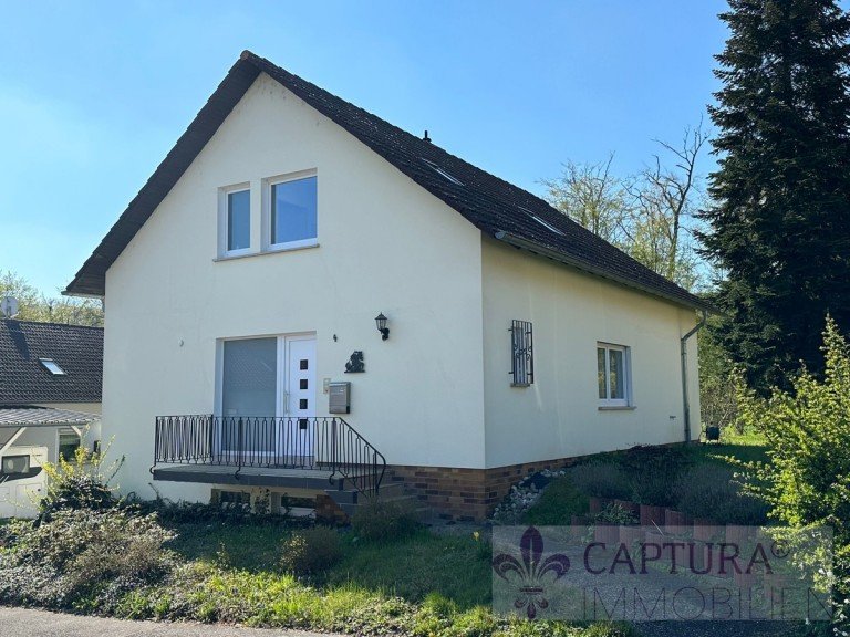 Frontansicht V�lklingen / F�rstenhausen Einfamilienhaus Sch�nes Einfamilienhaus mit Einliegerwohnung in V�klingen-F�rstenhausen!