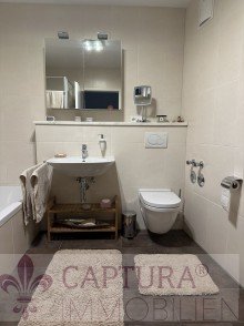 Bad mit Wanne und Dusche Exklusive Altstadtwohnung im Herzen von Ingolstadt!