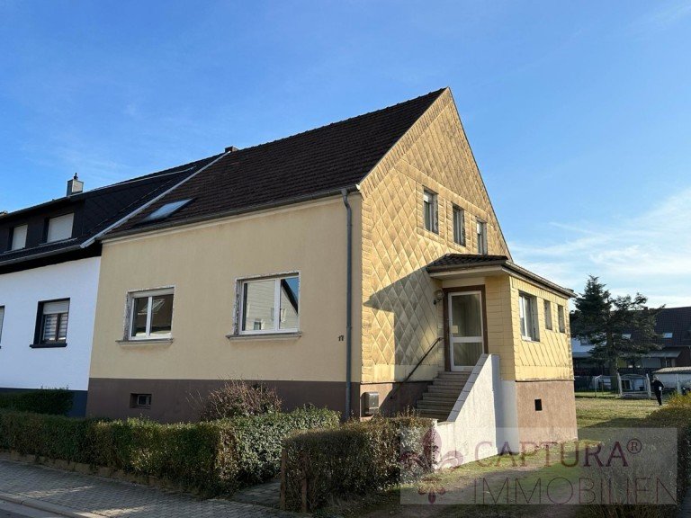 Vorderansicht Saarwellingen Einfamilienhaus Einseitig angebautes Einfamilienhaus mit viel Potenzial und gro�em Garten!