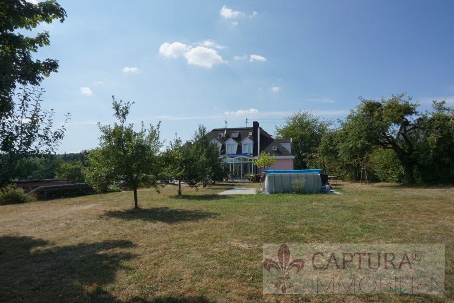 Gro�z�giger Garten Villa Wallerfangen / Oberlimberg