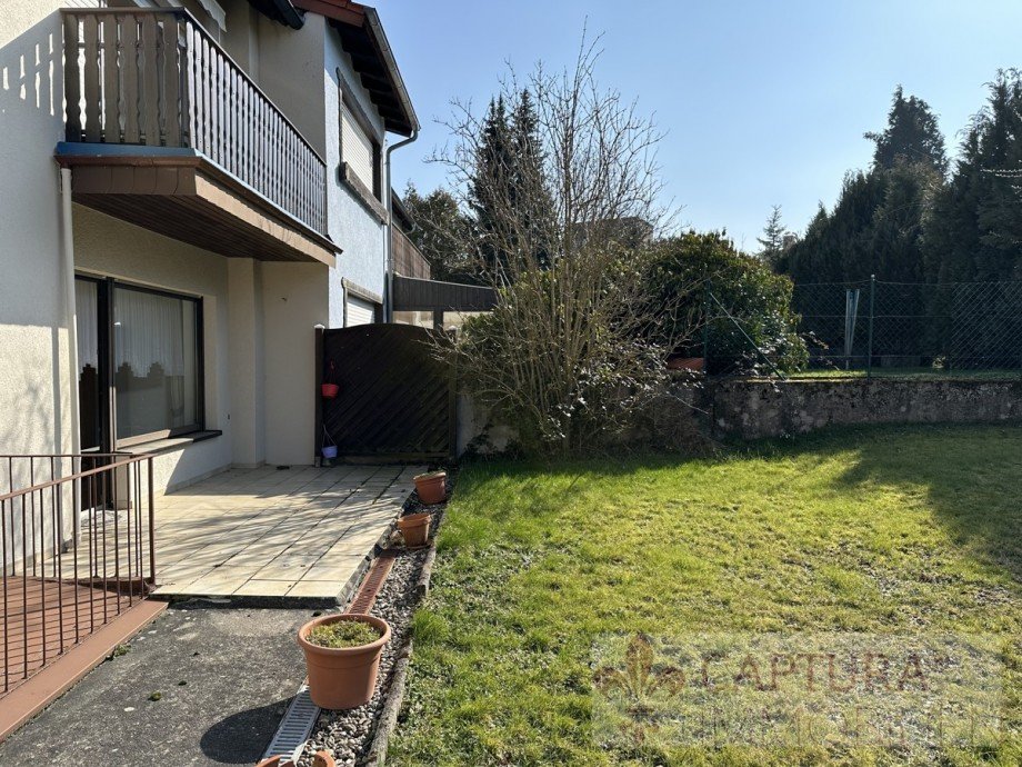 Garten mit Terrasse Zweifamilienhaus Illingen