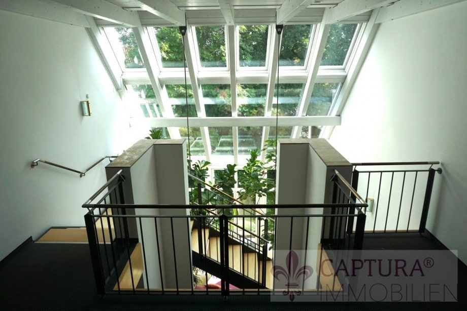 Blick in den o gestalteten Wintergarten Einfamilienhaus Mainburg