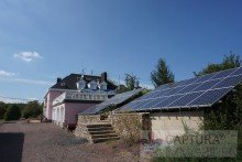 Seitliche Zufahrt und PV Anlage Einzigartiges Villenanwesen! Nachhaltiges Energiekonzept! Gro�es Grundst�ck mit 2 Baupl�tzen!