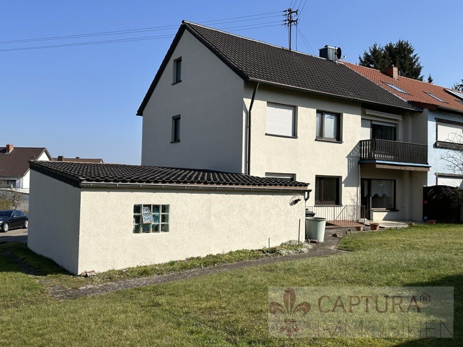 R�ckfront mit Doppelgarage Zweifamilienhaus Illingen