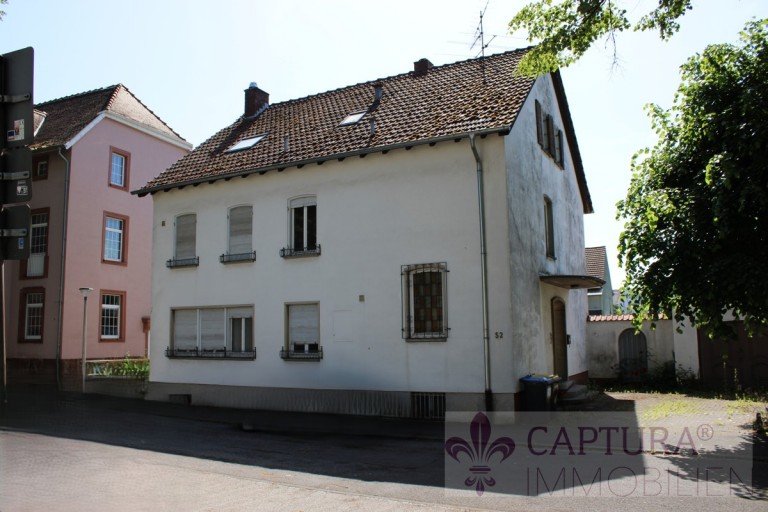 Frontansicht Homburg Mehrfamilienhaus Zentrale Lage, gro�es Potenzial: Mehrfamilienhaus mit 3 Wohnungen in Homburg!