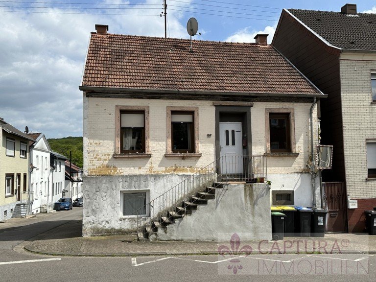 Frontansicht Quierschied / Fischbach Zweifamilienhaus Wohnhaus in Quierschied-Fischbach mit 3 Wohneinheiten!