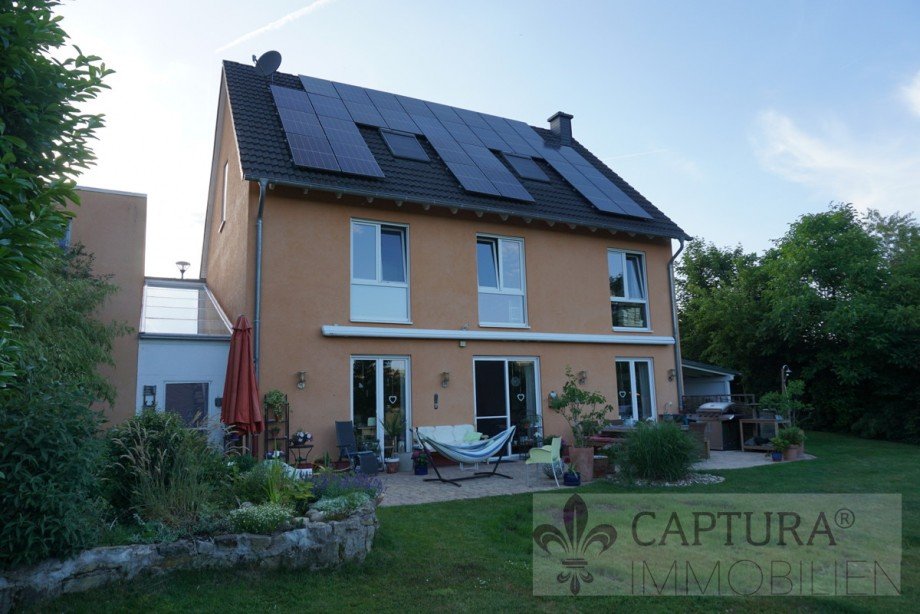 R�ckfront und Garten Einfamilienhaus Pluwig