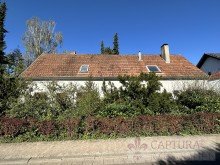 Stra�enansicht Charmantes Zweifamilienhaus mit gro�em Grundst�ck und Entwicklungspotenzial!