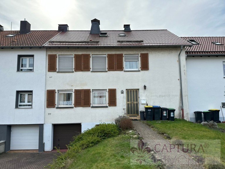 Frontansicht Neunkirchen Zweifamilienhaus Gepflegtes Zweifamilienhaus in ruhiger Lage von Neunkirchen (Steinwald)!