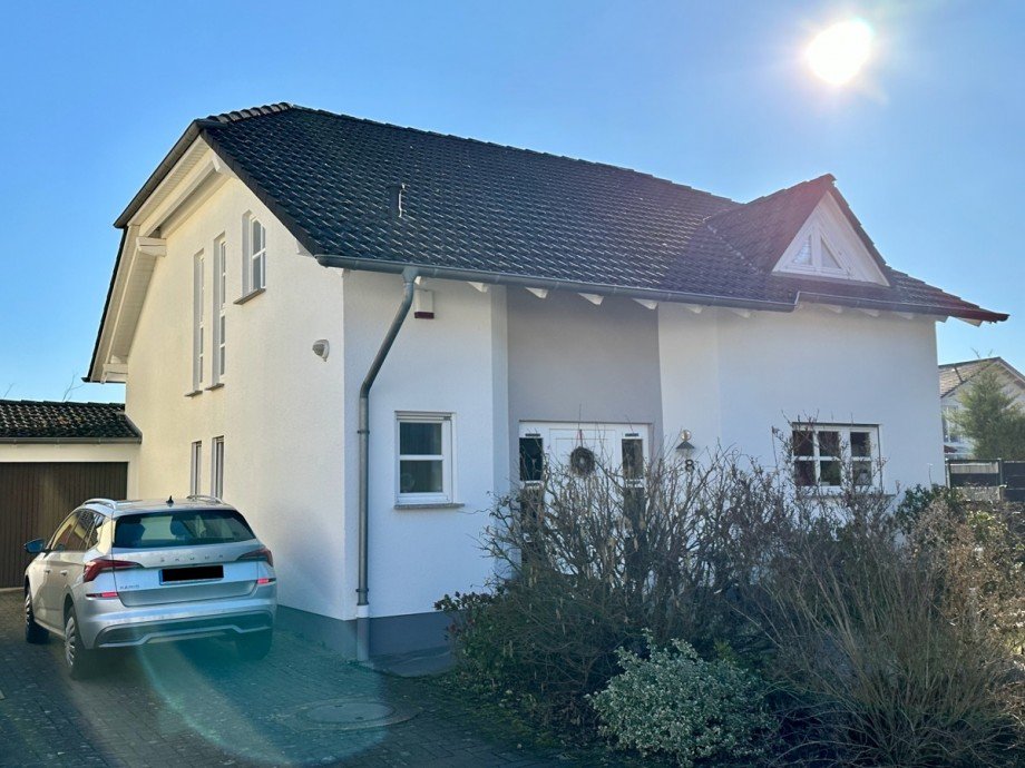 Seitenansicht mit Garage Einfamilienhaus Saarlouis