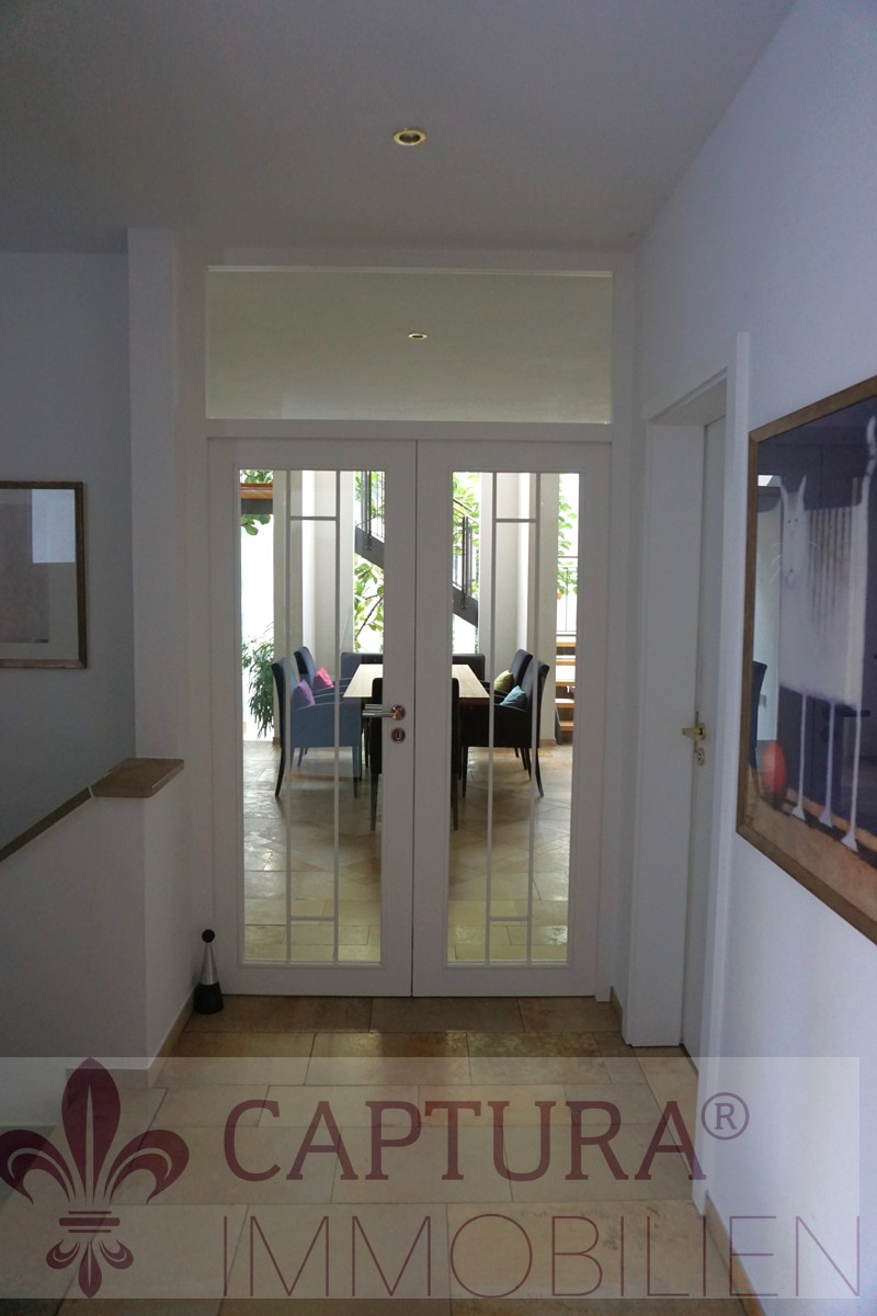 Der Flur mit Blick in die Lounge Einfamilienhaus Mainburg