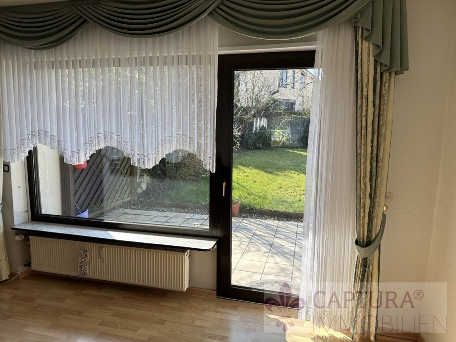 Esszimmer EG mit Zugang zur Terrasse Zweifamilienhaus Illingen