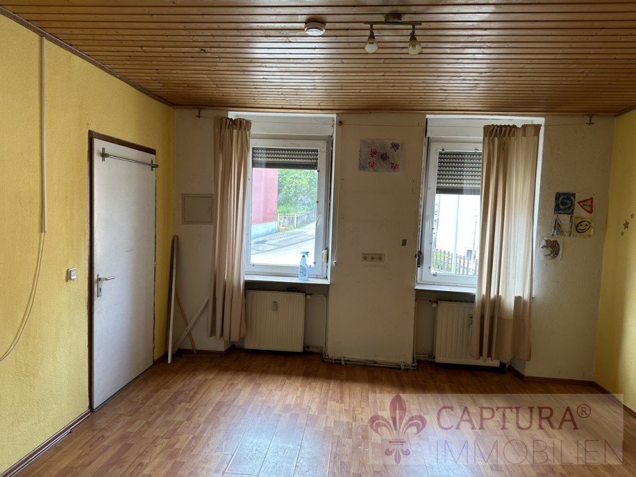 Zimmerbeispiel EG Zweifamilienhaus Quierschied / Fischbach