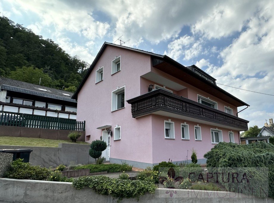 Seitenansicht mit Garten Mehrfamilienhaus Kobern-Gondorf