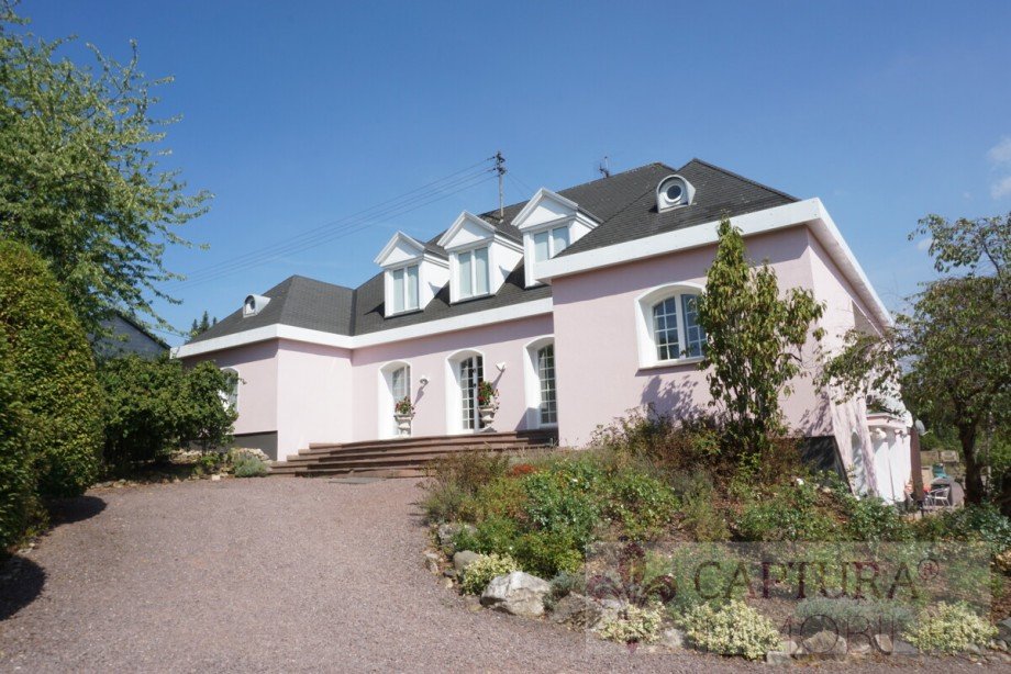 Frontansicht Villa Wallerfangen / Oberlimberg