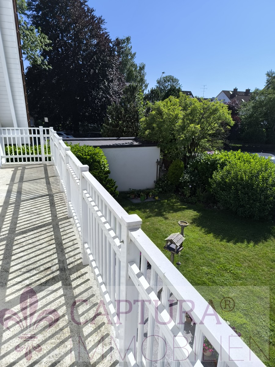 Balkon mit Blick auf den Garten Einfamilienhaus Neufahrn bei Freising